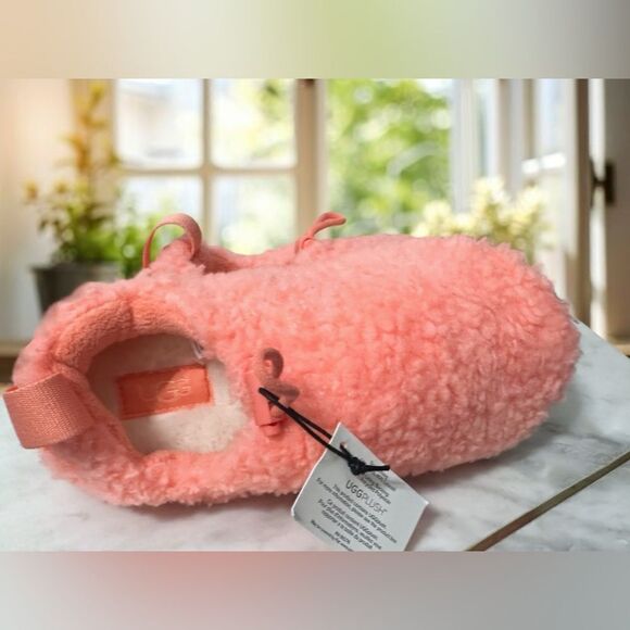 🔥 UGG Plushy Slippers Shearling Slip On Loafers Kids Size 2 EU 33.5 - Picture 3 of 12